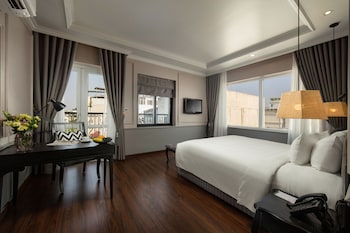 Suite Balcony Room | Minibar, in-room safe, individually decorated, individually furnished