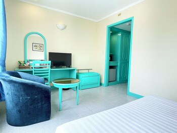 Superior Room | Minibar, desk, blackout drapes, free WiFi