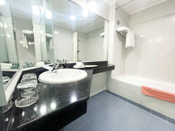 Senior Room | Bathroom | Combined shower/tub, rainfall showerhead, hair dryer, slippers