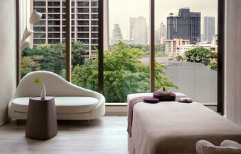 Couples treatment rooms, body treatments, aromatherapy, Thai massages