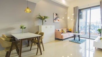 Grand Studio Suite, 1 Bedroom, City View | Living area | 43-inch Smart TV with digital channels, TV, Netflix