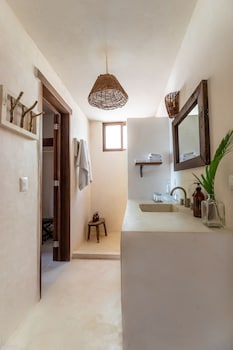 Villa | Bathroom | Rainfall showerhead, free toiletries, bathrobes, towels