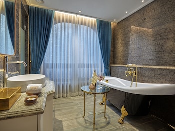 Chic Deluxe Room | Bathroom | Separate tub and shower, deep soaking tub, rainfall showerhead