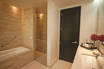 Presidential Suite, 1 Bedroom | Bathroom | Shower, rainfall showerhead, free toiletries, hair dryer