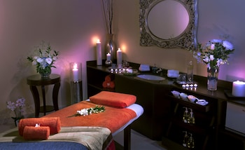 Couples treatment rooms, sauna, spa tub, steam room, body treatments