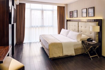 Superior Room | Down comforters, minibar, in-room safe, desk