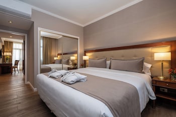 Suite | Premium bedding, down comforters, pillowtop beds, minibar