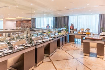 Daily buffet breakfast (QAR 50 per person)