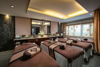 Couples treatment rooms, aromatherapy, reflexology