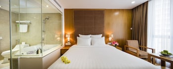 Premium Double Room with Bathtub | Bathroom | Separate tub and shower, free toiletries, hair dryer, bathrobes