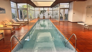 Indoor pool, sun loungers