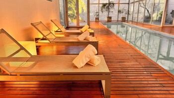 Indoor pool, sun loungers