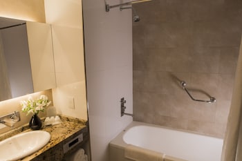 Combined shower/tub, deep soaking tub, free toiletries, hair dryer