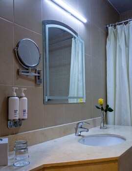 Combined shower/tub, free toiletries, hair dryer, bathrobes