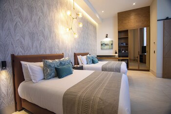 Junior Suite | Premium bedding, minibar, in-room safe, desk