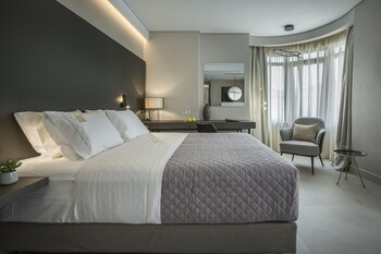 Suite | Egyptian cotton sheets, premium bedding, pillowtop beds, minibar