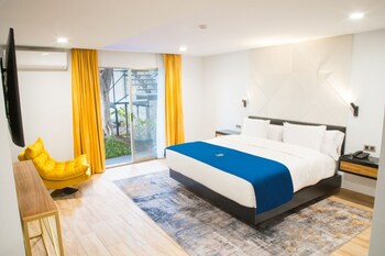 Suite, Private Pool | Premium bedding, minibar, in-room safe, individually decorated