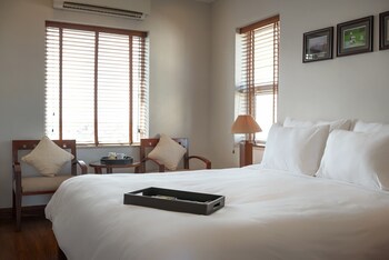 Panoramic Suite | Premium bedding, memory foam beds, minibar, desk