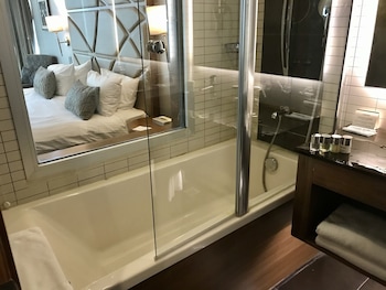 Superior Double Room, Sea View | Deep soaking bathtub