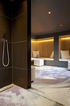 Sauna, steam room, body treatments, aromatherapy, facials