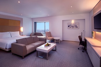 Executive Suite, 1 King Bed with Sofa bed | Minibar, in-room safe, desk, laptop workspace