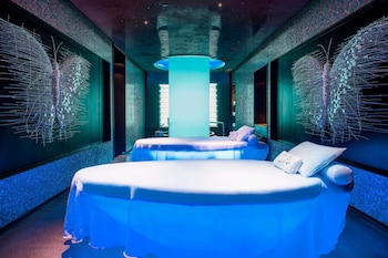 Couples treatment rooms, sauna, spa tub, steam room, Turkish bath