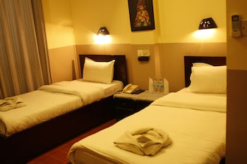 Deluxe Twin Room | Desk, soundproofing, iron/ironing board, free WiFi