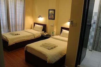 Deluxe Twin Room | Desk, soundproofing, iron/ironing board, free WiFi