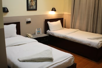 Deluxe Twin Room | Desk, soundproofing, iron/ironing board, free WiFi