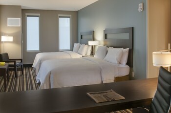 Premium bedding, in-room safe, laptop workspace, blackout drapes