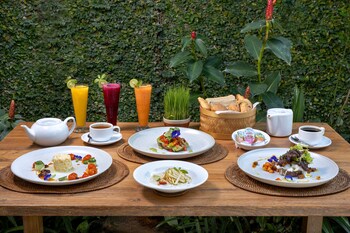 Daily full breakfast (USD 9 per person)