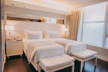 Deluxe Room | Egyptian cotton sheets, premium bedding, down comforters, pillowtop beds