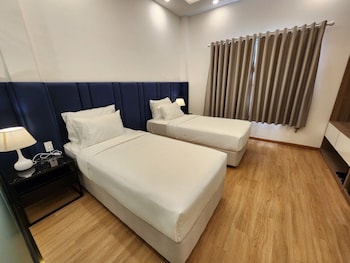 Superior Double Room, 2 Twin Beds | Minibar, desk, laptop workspace, free WiFi