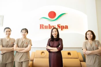 Sauna, body treatments, hot stone massages, Thai massages, body wraps