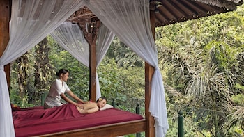 Deluxe Room with Free 1 Hour Balinese Massage | Spa treatment | Couples treatment rooms, body treatments, aromatherapy