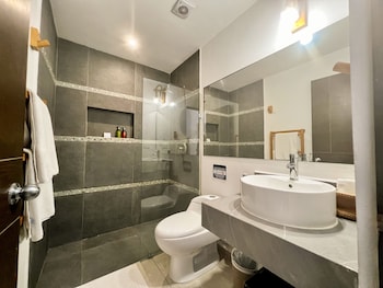 Deluxe Double Room, 1 Queen Bed | Bathroom | Shower, hair dryer, towels, soap