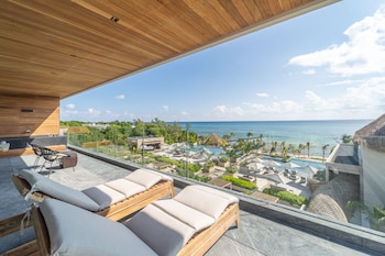 Panoramic Suite Ocean Front | Terrace/patio