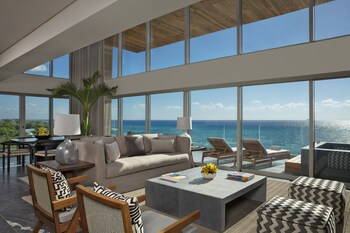 2 Story Penthouse Suite Ocean Front | Premium bedding, minibar, in-room safe, blackout drapes