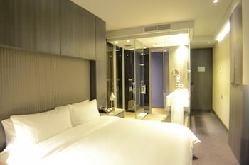 Superior Room | Egyptian cotton sheets, premium bedding, down comforters, minibar