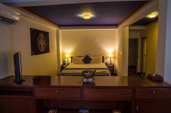 Suite, Courtyard View | Egyptian cotton sheets, premium bedding, Select Comfort beds, minibar