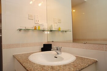 Apartment, 1 Bedroom | Bathroom sink