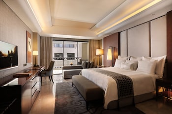 Premium bedding, free minibar, in-room safe, desk