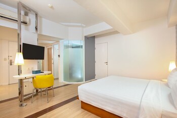 Executive Room | In-room safe, desk, laptop workspace, iron/ironing board