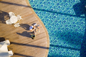 2 outdoor pools, open 8:00 AM to 8:00 PM, sun loungers