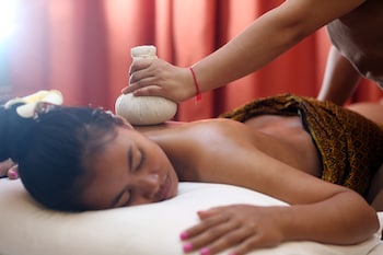 Couples treatment rooms, body treatments, aromatherapy