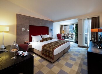 Superior Double Room | Minibar, in-room safe, desk, soundproofing