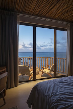 Beachfront Rooftop | Premium bedding, down comforters, pillowtop beds, free minibar