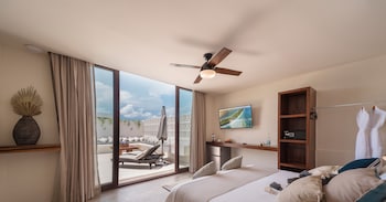 Deluxe Penthouse, 1 King Bed, Private Pool | Balcony view