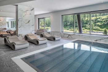 2 indoor pools