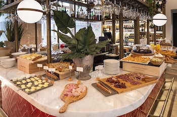 Daily buffet breakfast (EUR 20 per person)